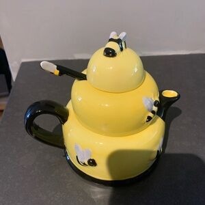 BEE Teapot - with cup and lid and stir stick!!!!!🐝